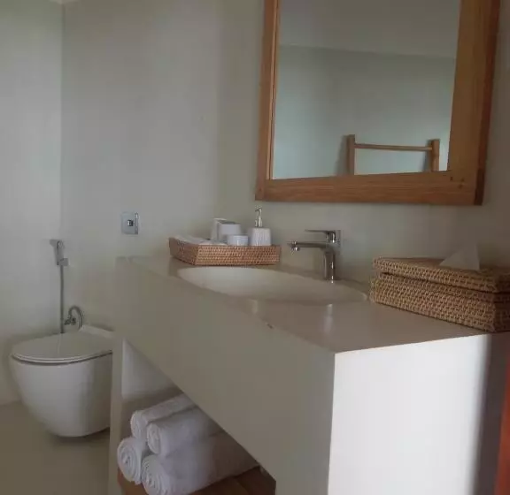 تختخواب و صبحانه Lihinya Beach Villa Ahangama