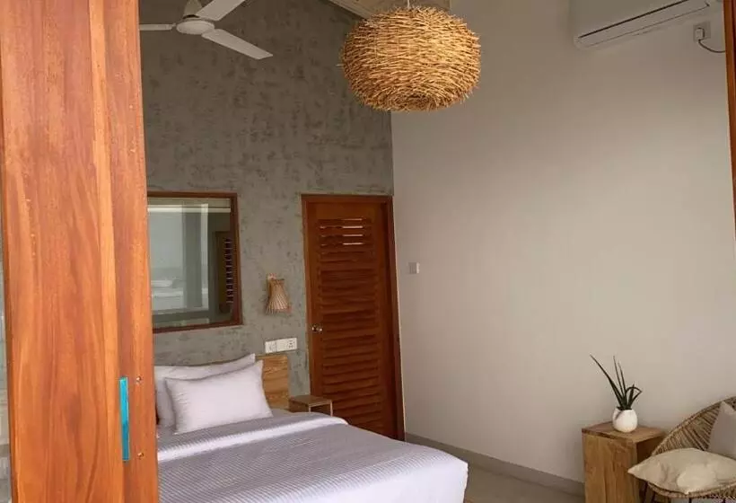 تختخواب و صبحانه Lihinya Beach Villa Ahangama