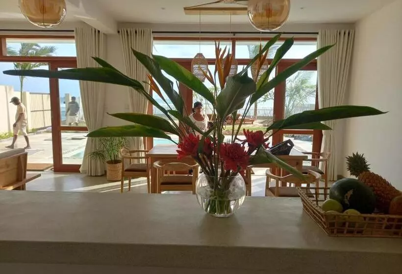 تختخواب و صبحانه Lihinya Beach Villa Ahangama