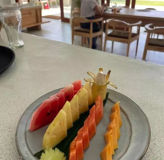تختخواب و صبحانه Lihinya Beach Villa Ahangama