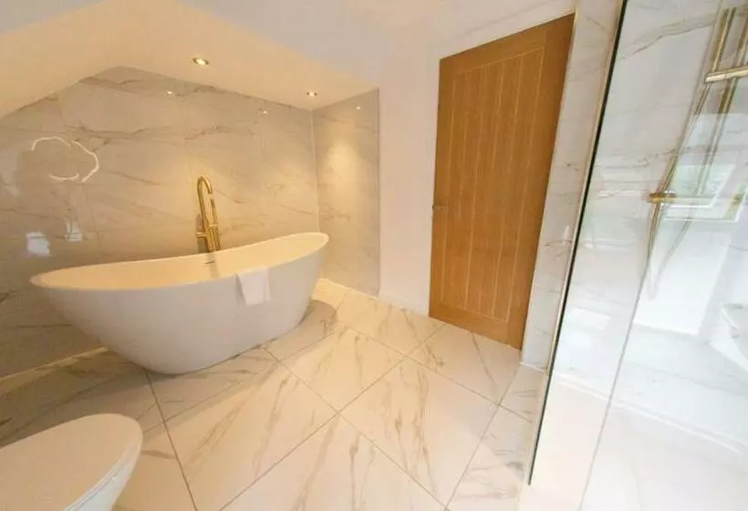 Hotelli Bert S Rooms At The Black Horse Inn