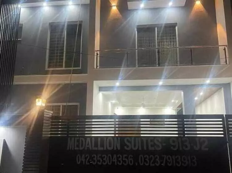 هتل Medallion Suites