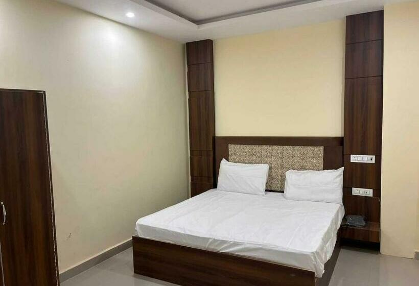 ホテル Spot On 807049 Nn Palace