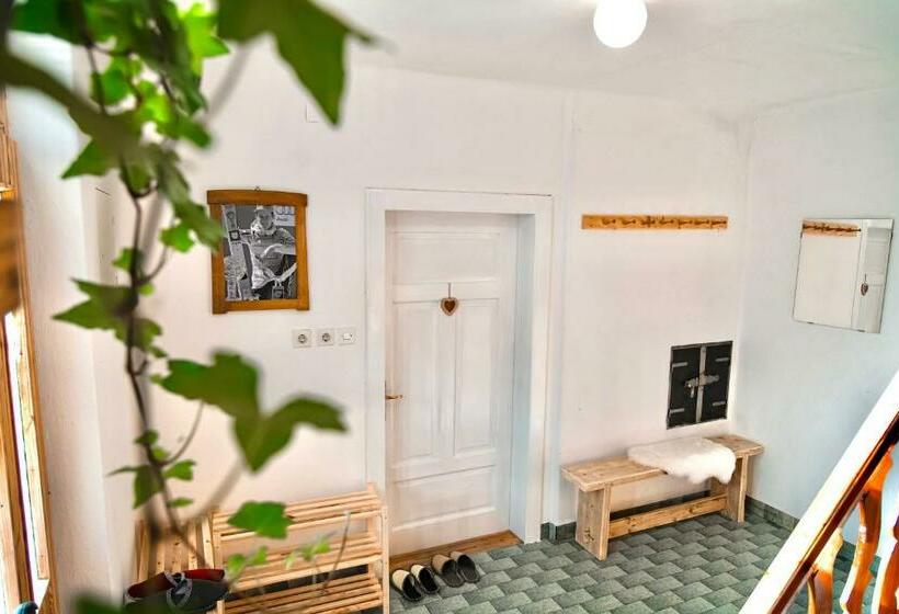 پانسیون Alpine Home Rooms