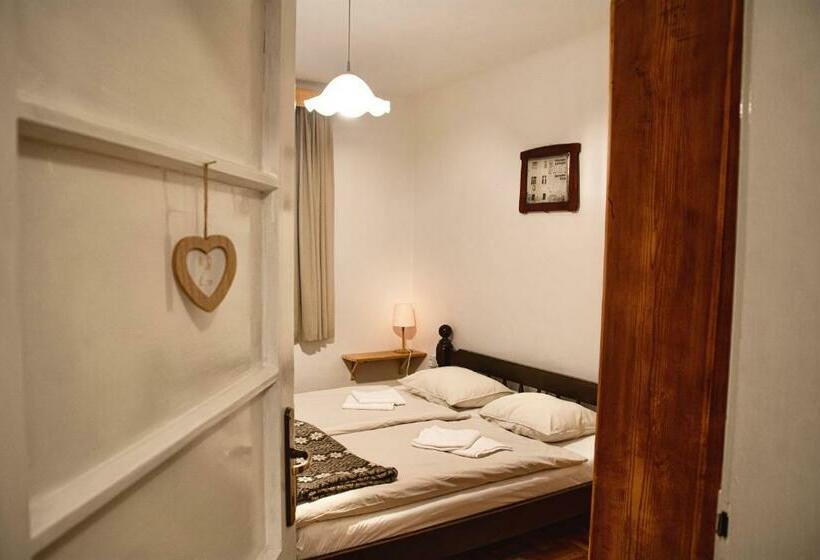 پانسیون Alpine Home Rooms