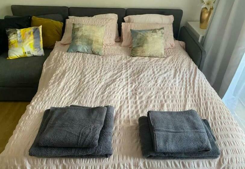 بنسيون Central London, Oxford Street Soho Room With Balcony