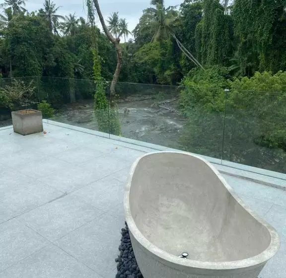 ペンション Cristo Riverhouse