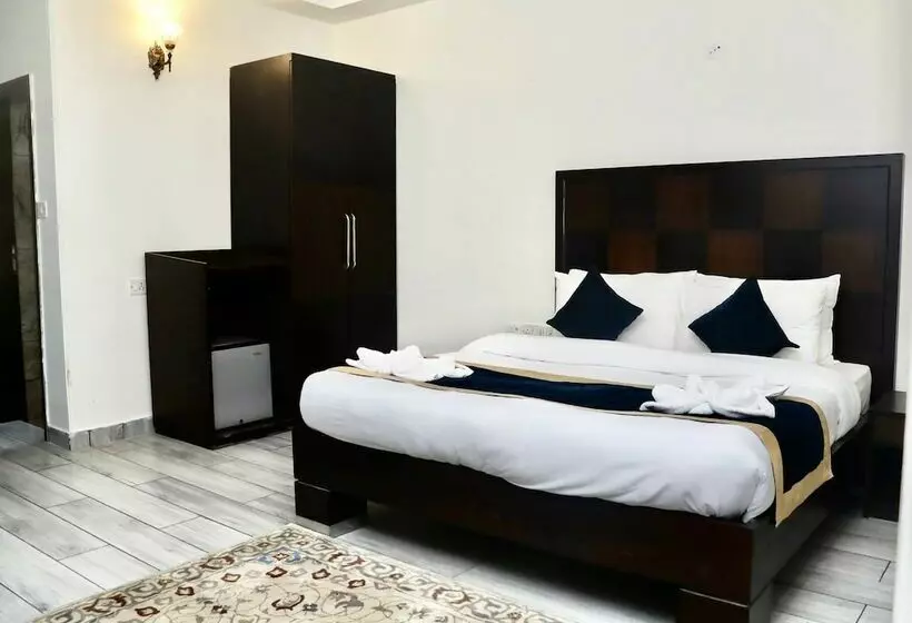 استراحتگاه Tivoli Heritage Palace