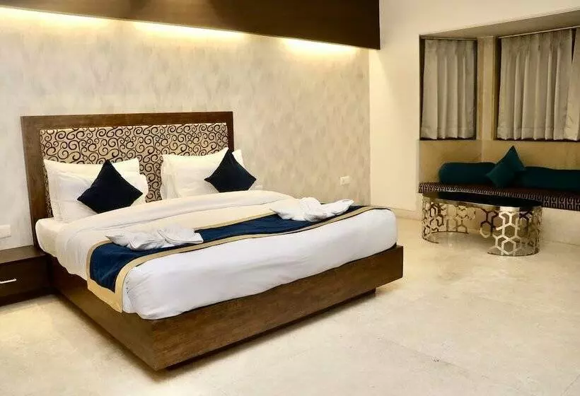 استراحتگاه Tivoli Heritage Palace