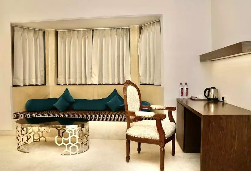 استراحتگاه Tivoli Heritage Palace