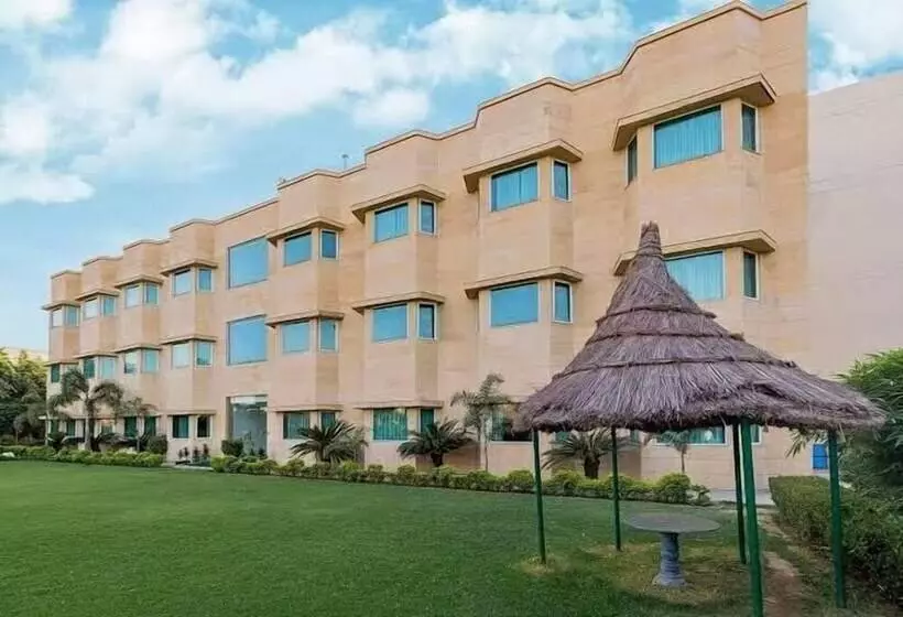 استراحتگاه Tivoli Heritage Palace