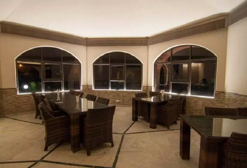 استراحتگاه Tivoli Heritage Palace