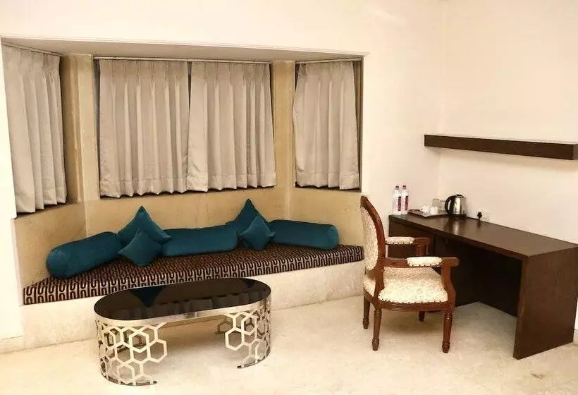 استراحتگاه Tivoli Heritage Palace