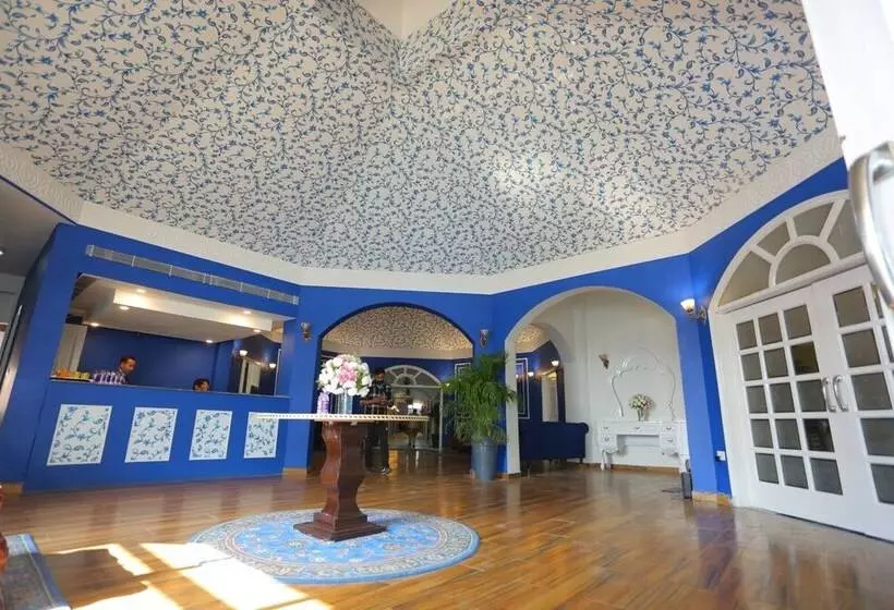 استراحتگاه Tivoli Heritage Palace