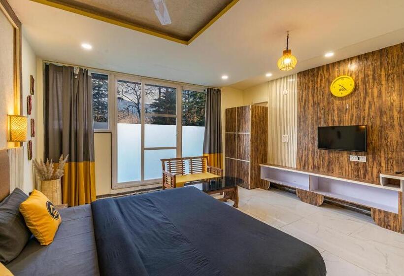 The Hosteller Mcleodganj, Mall Road