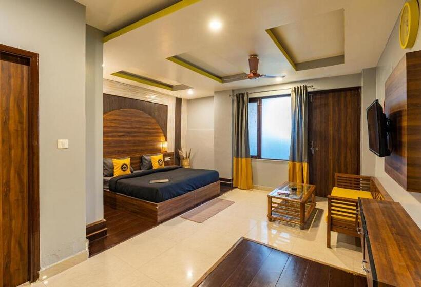 The Hosteller Mcleodganj, Mall Road