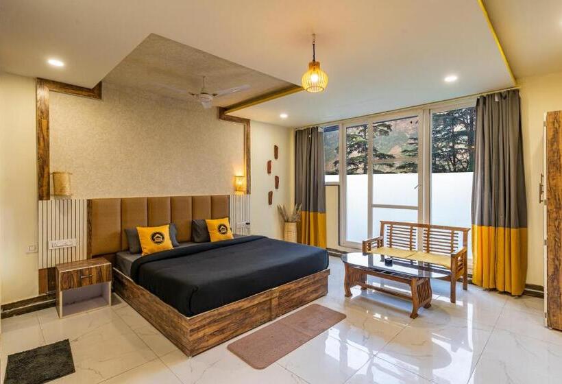 The Hosteller Mcleodganj, Mall Road