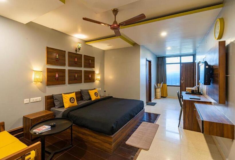 The Hosteller Mcleodganj, Mall Road