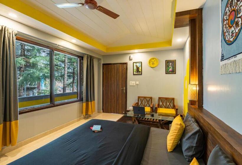 The Hosteller Mcleodganj, Mall Road