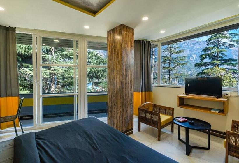 The Hosteller Mcleodganj, Mall Road