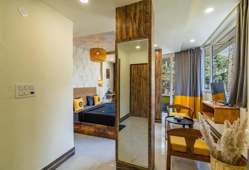 The Hosteller Mcleodganj, Mall Road