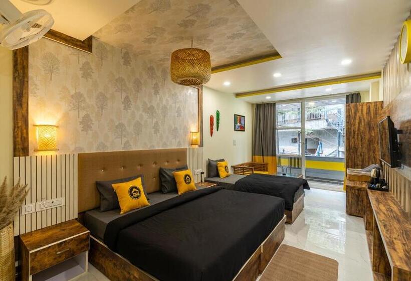 The Hosteller Mcleodganj, Mall Road