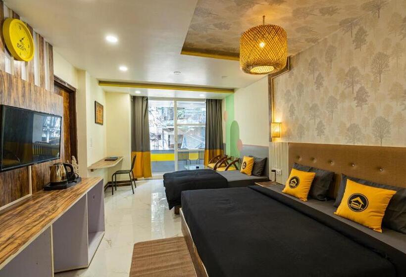 The Hosteller Mcleodganj, Mall Road