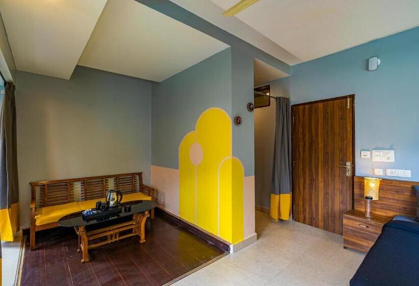 The Hosteller Mcleodganj, Mall Road