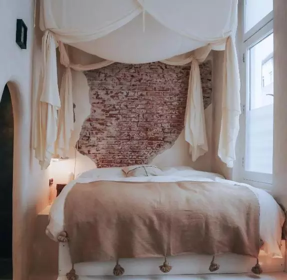 تختخواب و صبحانه Haert Boutique Wellness Suites City Centre