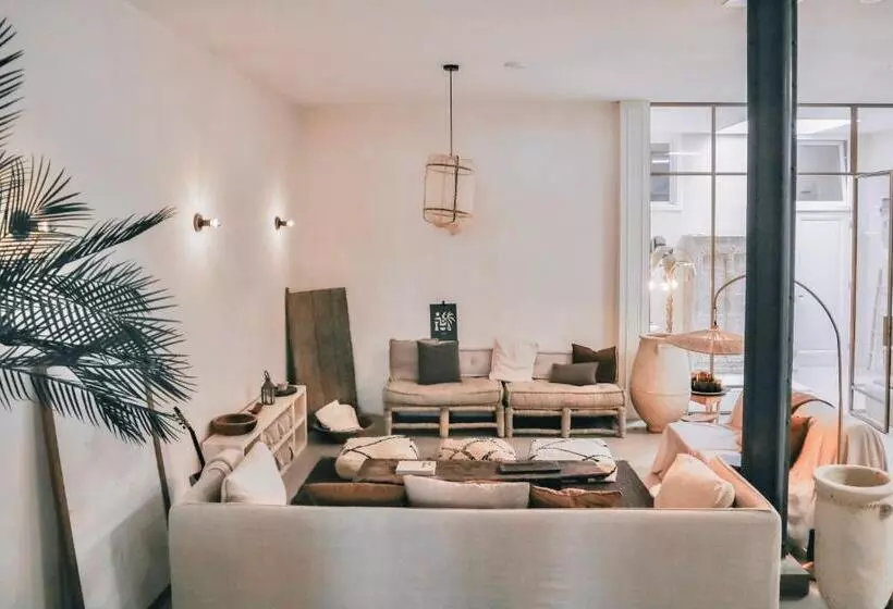 تختخواب و صبحانه Haert Boutique Wellness Suites City Centre