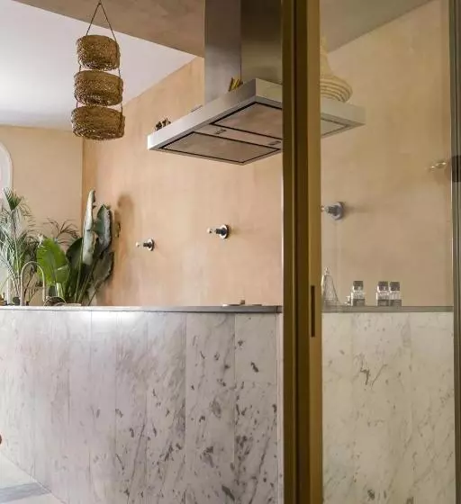تختخواب و صبحانه Haert Boutique Wellness Suites City Centre