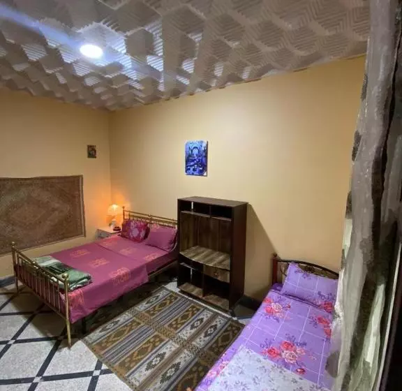 تختخواب و صبحانه Villa Familys