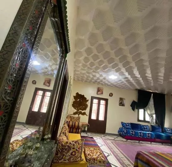 تختخواب و صبحانه Villa Familys