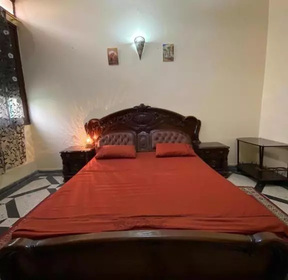 تختخواب و صبحانه Villa Familys