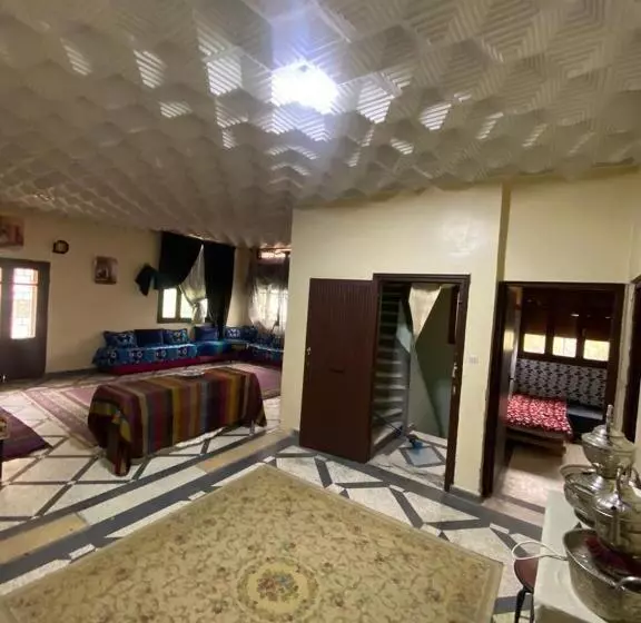 تختخواب و صبحانه Villa Familys