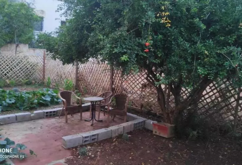 تختخواب و صبحانه Villa Familys