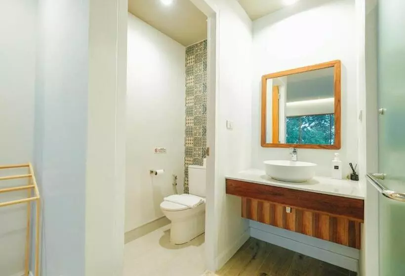 Hotelli Lake House Naka Cave