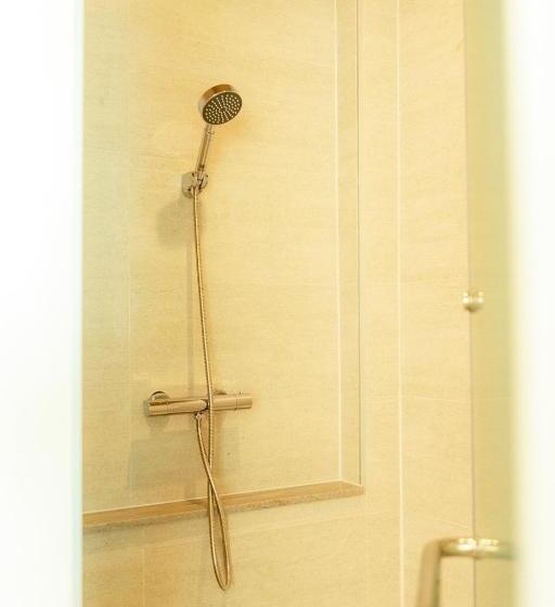 Hotelli Lake House Naka Cave