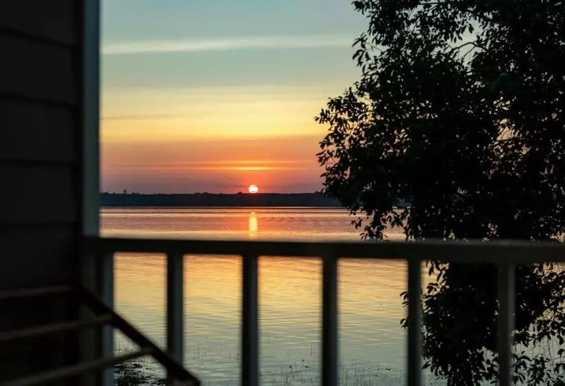 Hotelli Lake House Naka Cave