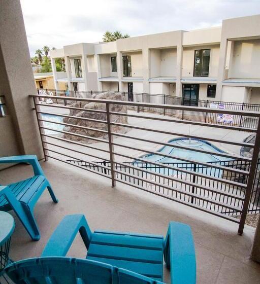 ホテル Lofts 13 4 Bedroom Modern Loft Steps From The Pool