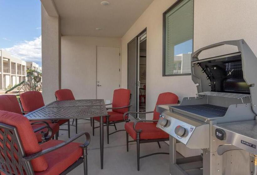 ホテル Lofts 13 4 Bedroom Modern Loft Steps From The Pool