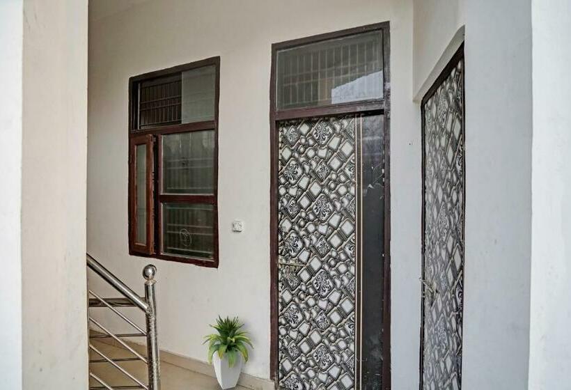 בית מלון כפרי Oyo Flagship 80674  Kridha Expo Stay