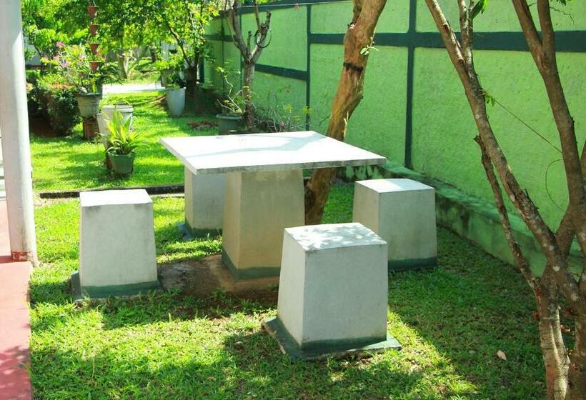 Пансион Sumith Villa