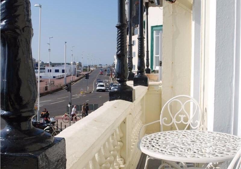 ベッドアンドブレックファースト Alexander S