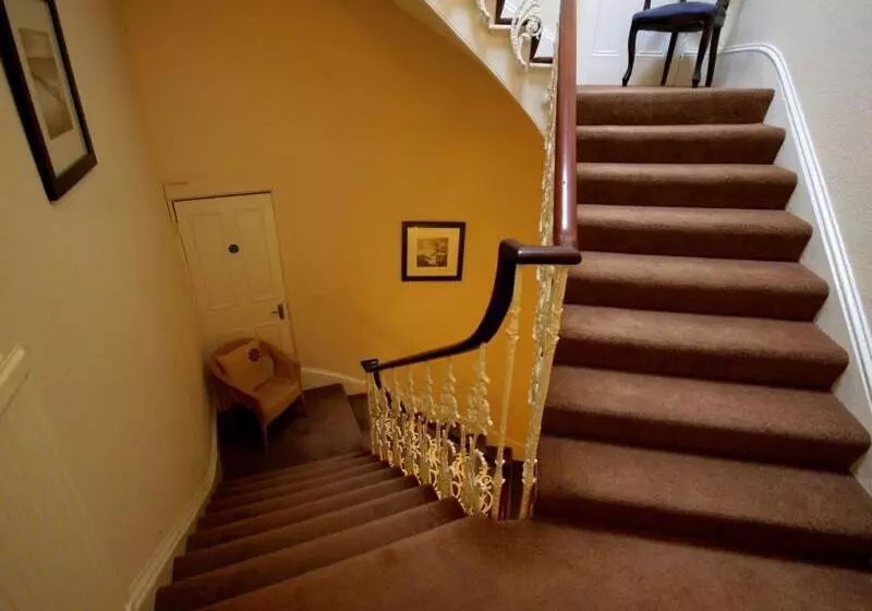 تختخواب و صبحانه Alexander S