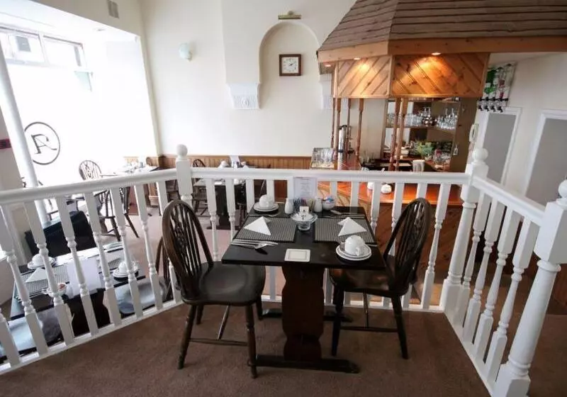 تختخواب و صبحانه Alexander S