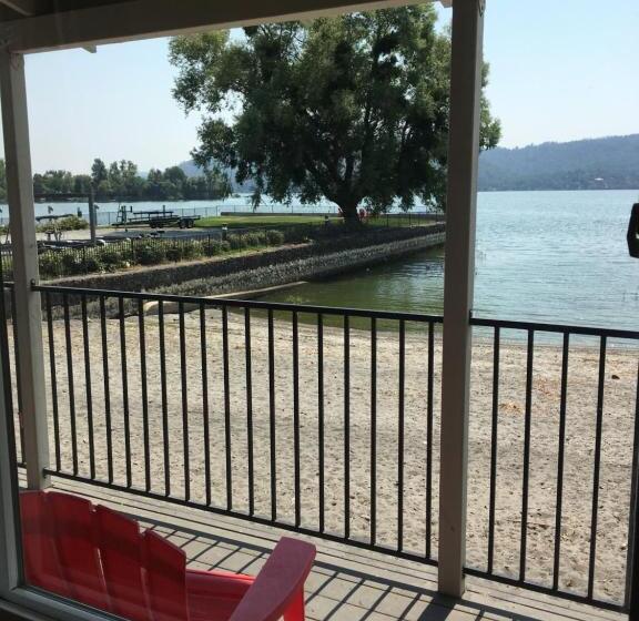 민박 Clear Lake Cottages & Marina