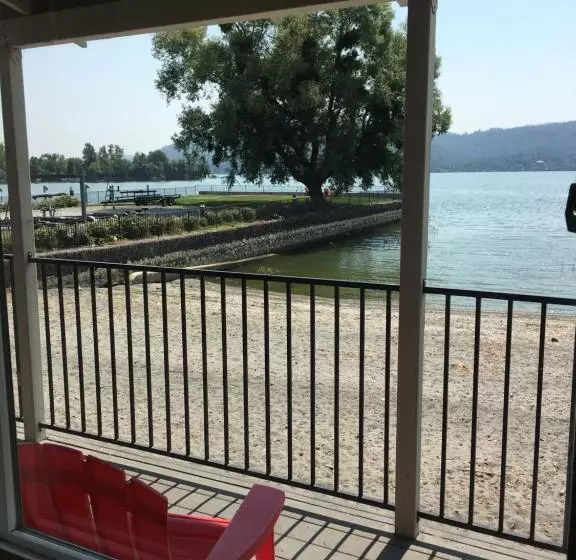 住宿加早餐  Clear Lake Cottages & Marina