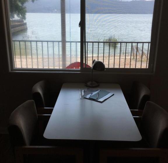 민박 Clear Lake Cottages & Marina