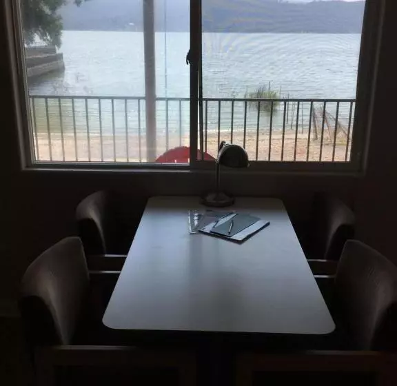 住宿加早餐  Clear Lake Cottages & Marina